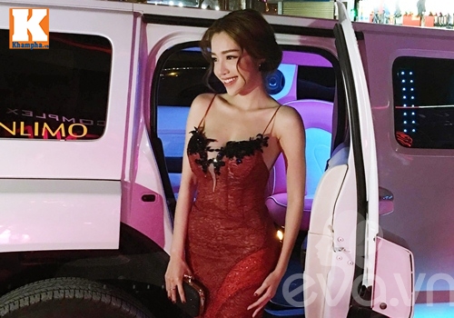 Hot: Elly Trần ngồi xe sang, tái xuất rạng ngời sau sinh - 6