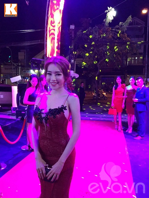 Hot: Elly Trần ngồi xe sang, tái xuất rạng ngời sau sinh - 8