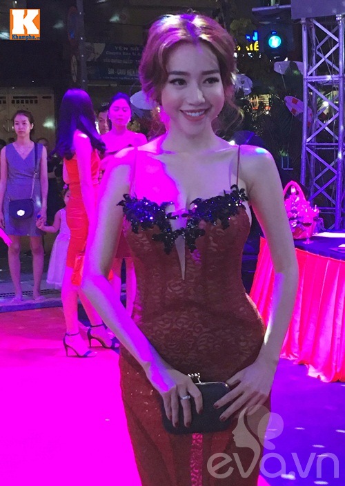 Hot: Elly Trần ngồi xe sang, tái xuất rạng ngời sau sinh - 11