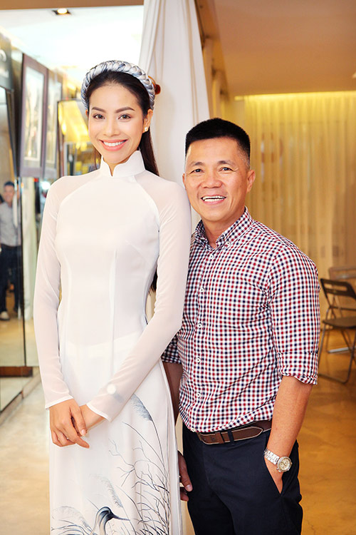 Phạm Hương  đội vương miện, thử áo dài quot;độcquot; - 6