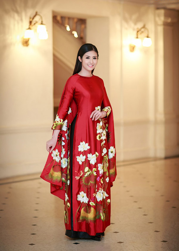 Hoa hậu Ngọc Hân đẹp nhất khi mặc áo dài - 6