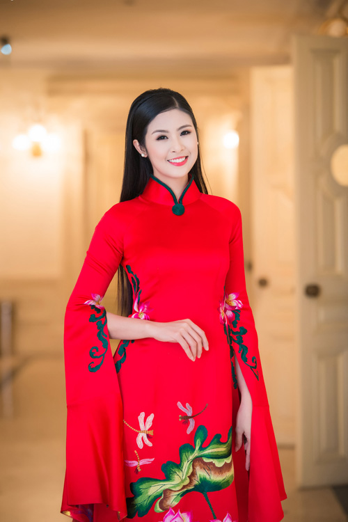 Hoa hậu Ngọc Hân đẹp nhất khi mặc áo dài - 9