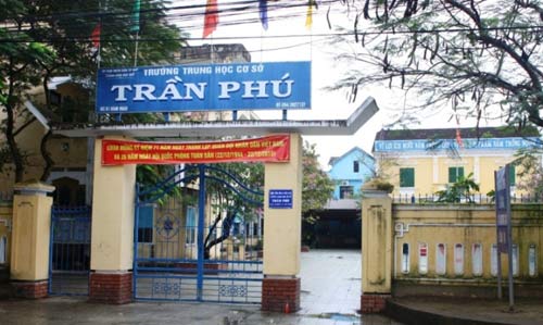 Làm rõ trách nhiệm lãnh đạo trường để nữ sinh đánh nhau tại Huế - 1