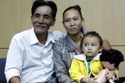 Thương Tín bị quot;ném đáquot; vì tự truyện: Ai được, ai mất? - 2