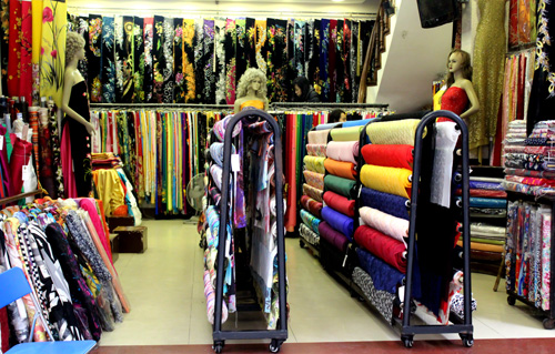 Khảo giá vải may áo dài đón Tết cho chị em Hà thành - 1