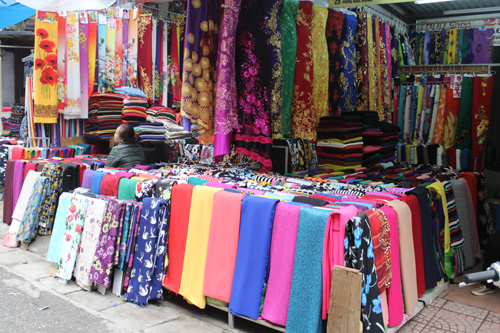 Khảo giá vải may áo dài đón Tết cho chị em Hà thành - 2