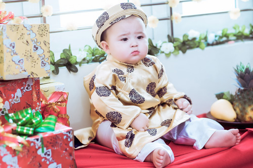 Mẹ con #039;thiên thần lai#039; gốc Việt xúng xính áo dài cực yêu - 8