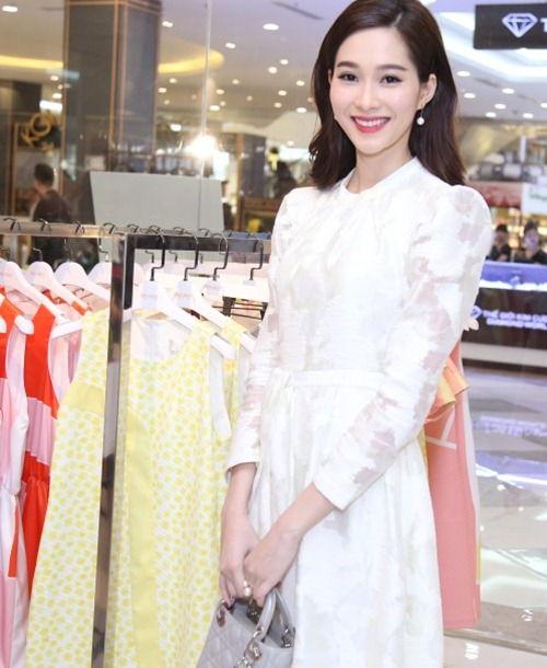 HH Thu Thảo quot;đụngquot; túi hơn 60 triệu với Midu tại sự kiện - 3