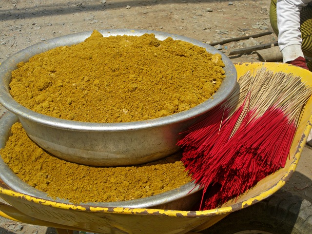 Rộn ràng đón Tết ở làng làm nhang cổ xưa nhất Sài Gòn - 4