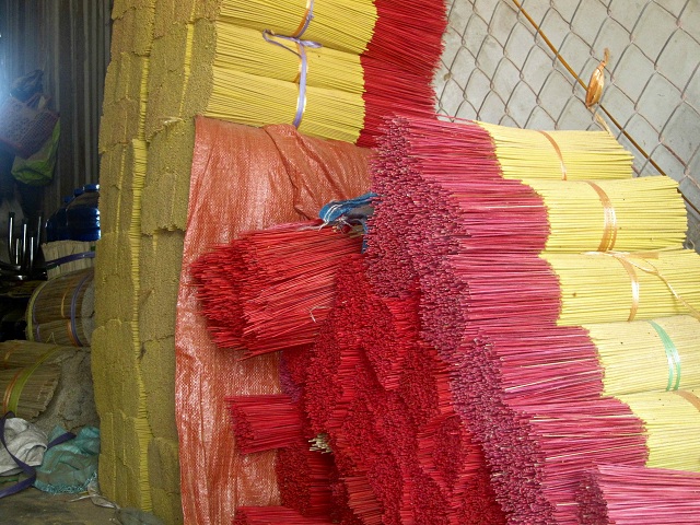 Rộn ràng đón Tết ở làng làm nhang cổ xưa nhất Sài Gòn - 15