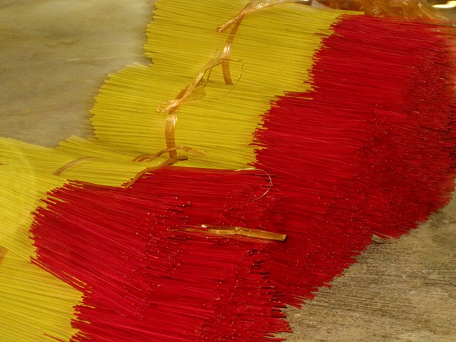 Rộn ràng đón Tết ở làng làm nhang cổ xưa nhất Sài Gòn - 2