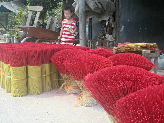 Rộn ràng đón Tết ở làng làm nhang cổ xưa nhất Sài Gòn - 10