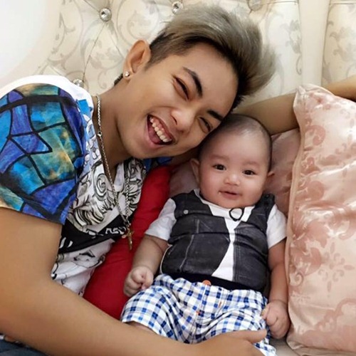 Những ông bố chăm khoe ảnh con nhất showbiz - 9