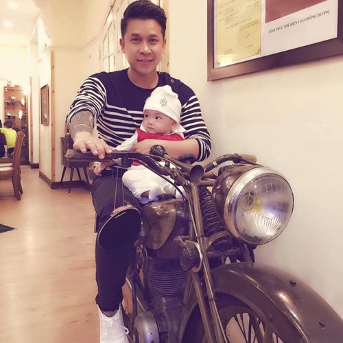 Những ông bố chăm khoe ảnh con nhất showbiz - 16