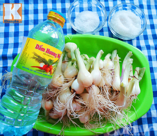 Cách muối dưa hành giòn ngon - 1