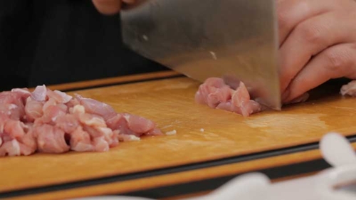 Thịt gà xào nấm đơn giản mà ngon - 2