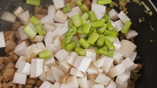 Thịt gà xào nấm đơn giản mà ngon - 6