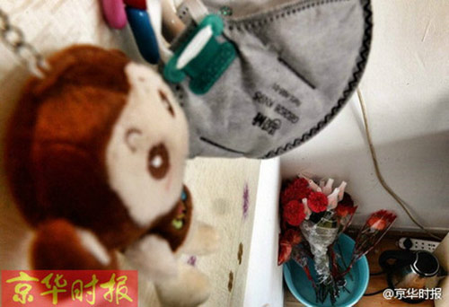 Người cha TQ #039;giả gái#039; bán hoa kiếm tiền chữa ung thư cho con - 7