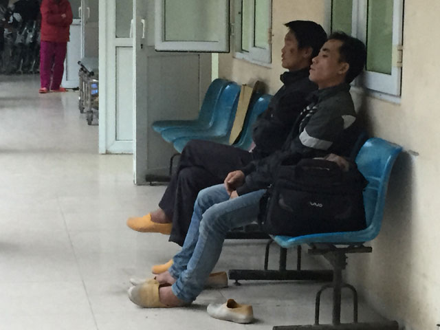 Hà Nội: Sập giàn giáo xây dựng, nhiều người bị thương - 2