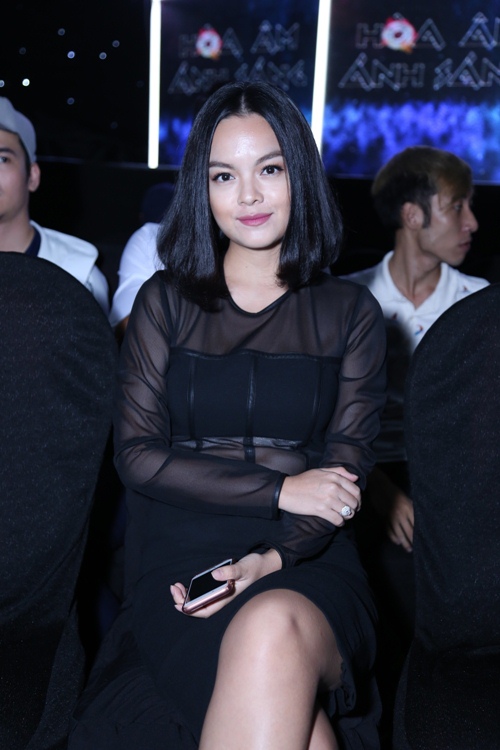 Vợ chồng Phạm Quỳnh Anh tháp tùng Sơn Tùng đi chấm thi - 7