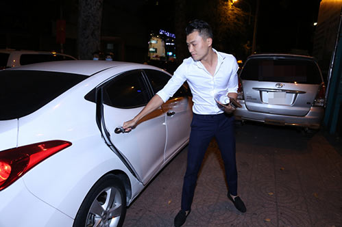 Hương Tràm được quot;trai lạquot; đưa đón đến The Remix - 1