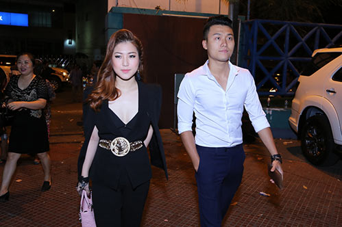 Hương Tràm được quot;trai lạquot; đưa đón đến The Remix - 3