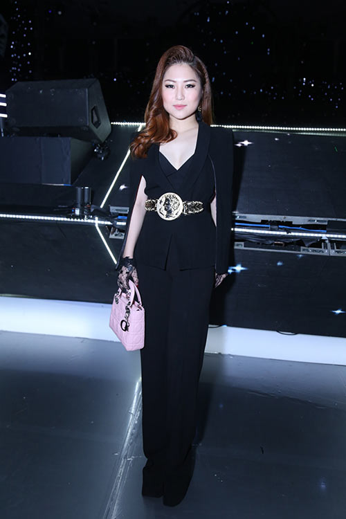 Hương Tràm được quot;trai lạquot; đưa đón đến The Remix - 6