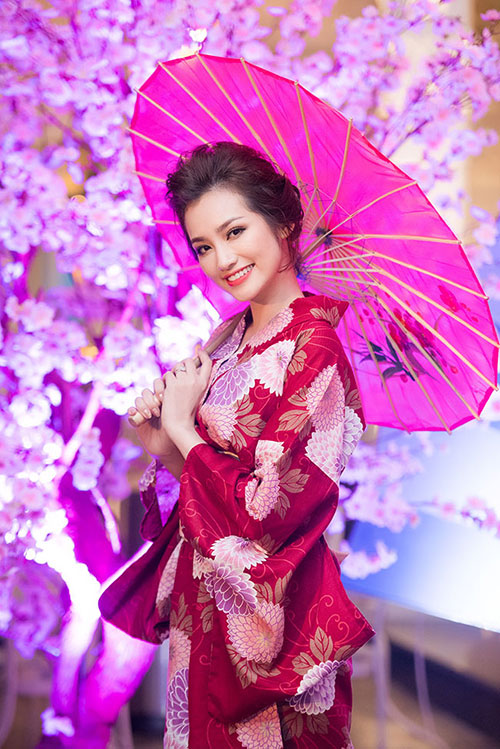 Tuần qua: Phạm Hương, Tóc Tiên đẹp lạ với tóc búi - 15