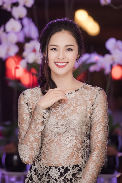 Tuần qua: Phạm Hương, Tóc Tiên đẹp lạ với tóc búi - 8