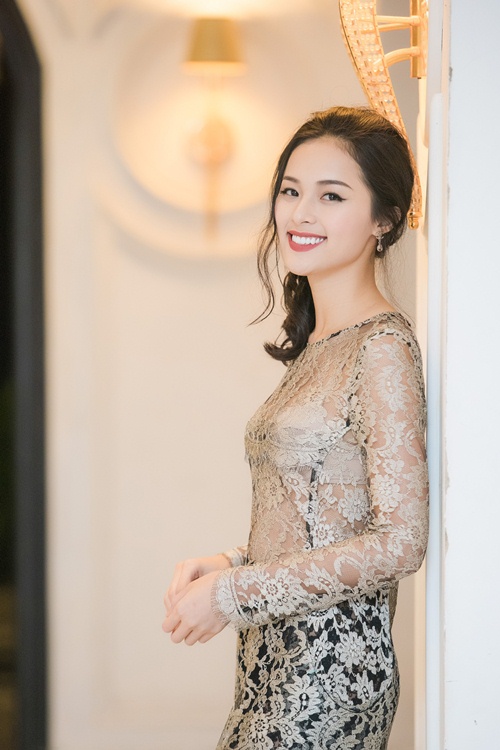 Tuần qua: Phạm Hương, Tóc Tiên đẹp lạ với tóc búi - 9