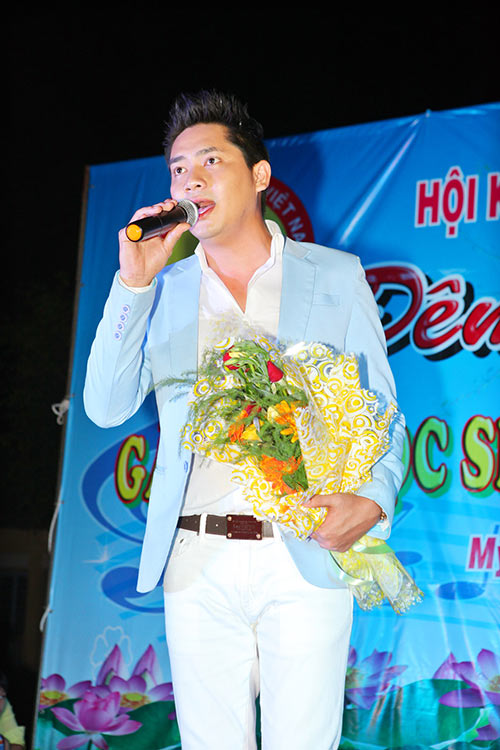 Minh Luân tự lái xế hộp đi làm từ thiện - 9