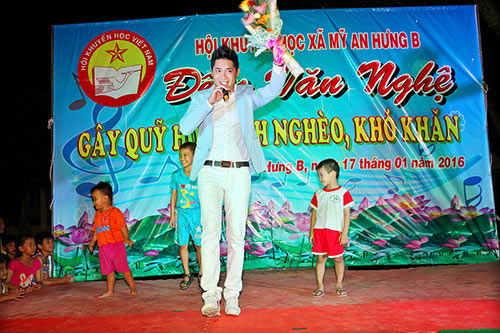 Minh Luân tự lái xế hộp đi làm từ thiện - 7