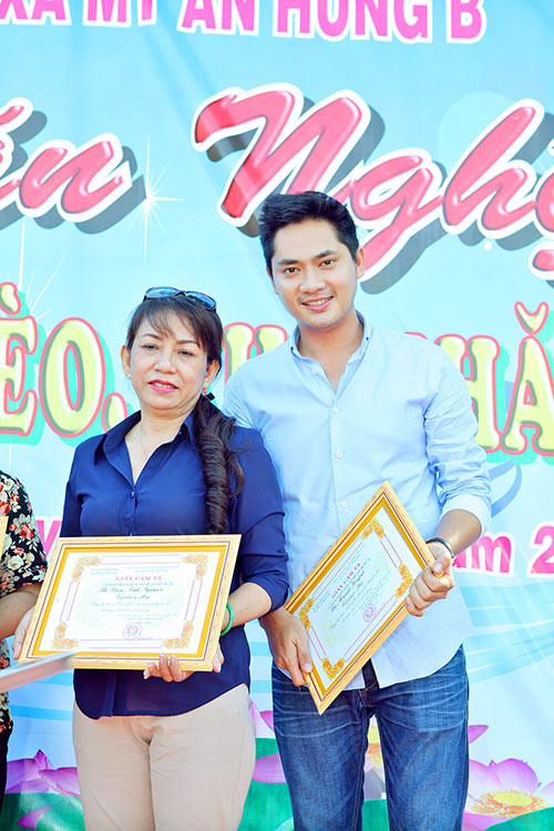 Minh Luân tự lái xế hộp đi làm từ thiện - 5