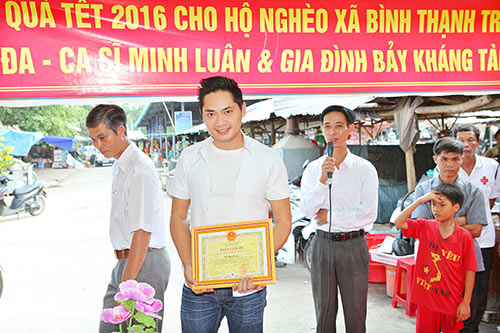 Minh Luân tự lái xế hộp đi làm từ thiện - 4