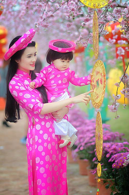 Em gái Công Vinh khoe con gái xinh như thiên thần ngày Tết - 2