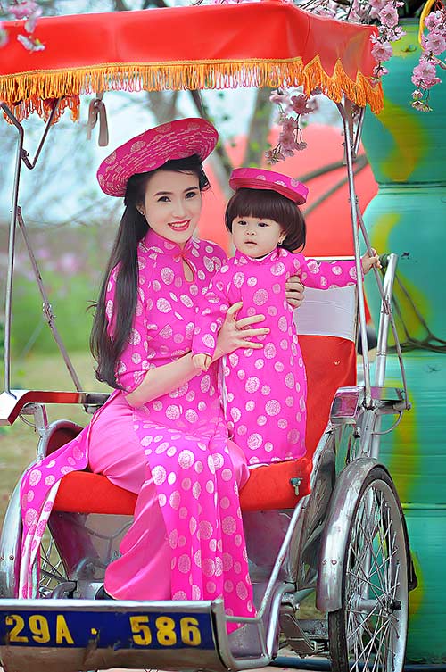 Em gái Công Vinh khoe con gái xinh như thiên thần ngày Tết - 1