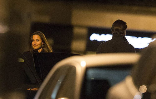 Jennifer Aniston táo bạo khoe chân khi sánh đôi bên chồng - 10