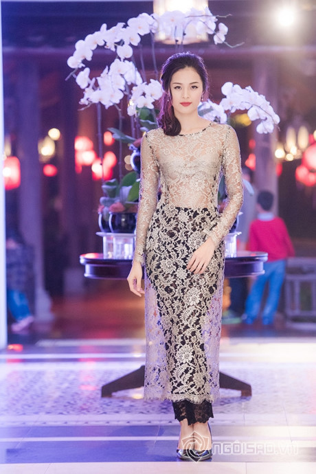 Cân sắc 2 quot;ngọc nữquot; bằng tuổi hot nhất hiện nay - 10