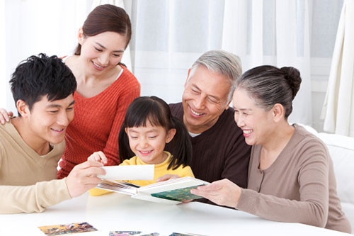 Ông bà chăm cháu mà đòi tiền thì còn gì là tình cảm? - 1
