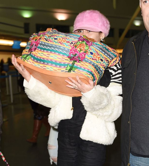 Liam Hemsworth - Miley Cyrus: Tình cũ không rủ cũng đến - 1