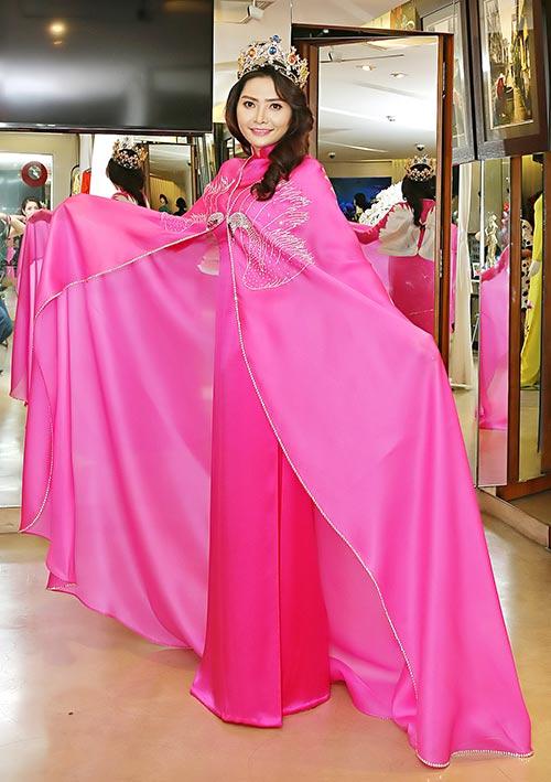 Chuyện về 2 áo dài giá hàng trăm triệu của Phạm Hương, Hoàng Thùy - 7