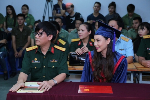 Hồ Quỳnh Hương trở thành giảng viên đại học - 1