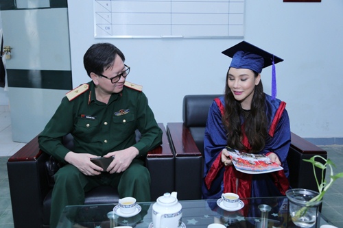 Hồ Quỳnh Hương trở thành giảng viên đại học - 6