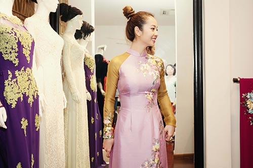 Jennifer Phạm đưa bạn nhảy Tây đi may áo dài - 2