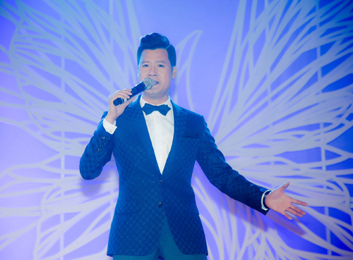 Uyên Linh thân thiết hôn gió diva Mỹ Linh - 15