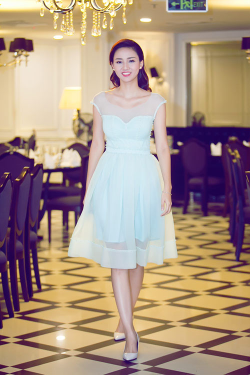 Ngắm mỹ nữ quot;siêu vòng 3quot; tiếp bước Phạm Hương - 5