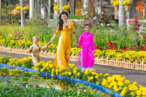 Du xuân bốn phương ngày tết, không lo bé ốm - 1