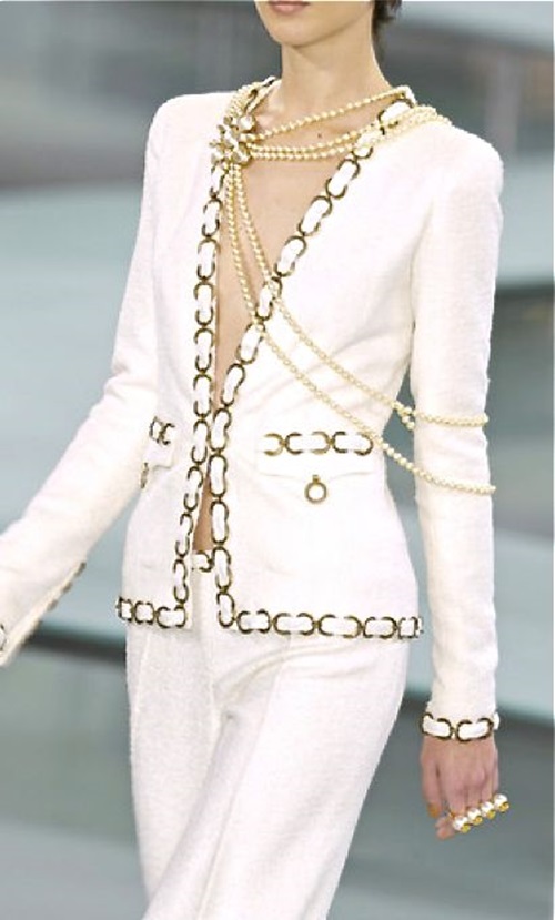 Quyền lực quot;ma thuậtquot; của những bộ suit Chanel - 13