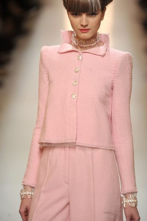 Quyền lực quot;ma thuậtquot; của những bộ suit Chanel - 15
