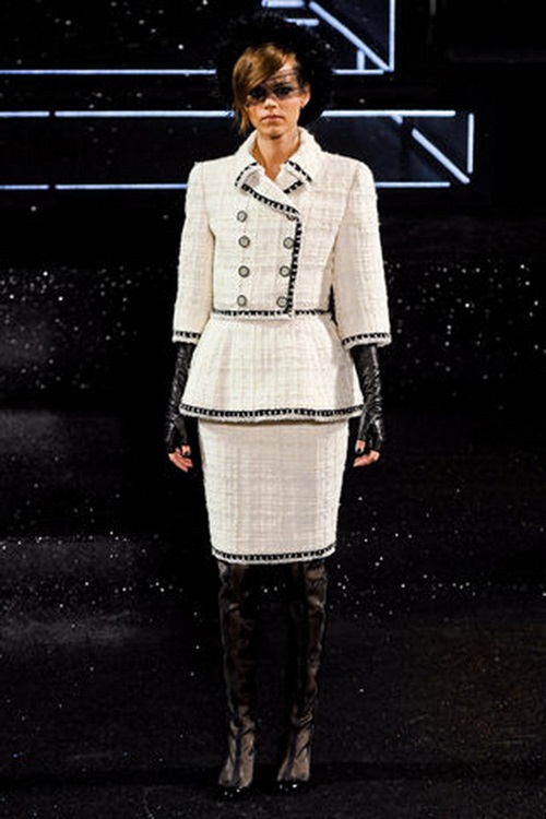 Quyền lực quot;ma thuậtquot; của những bộ suit Chanel - 18